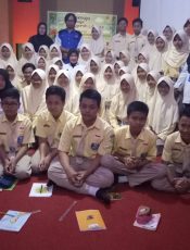 Workshop Remaja Penggerak Literasi TIK, Wakil Walikota Madiun Berbagi Tips Menulis
